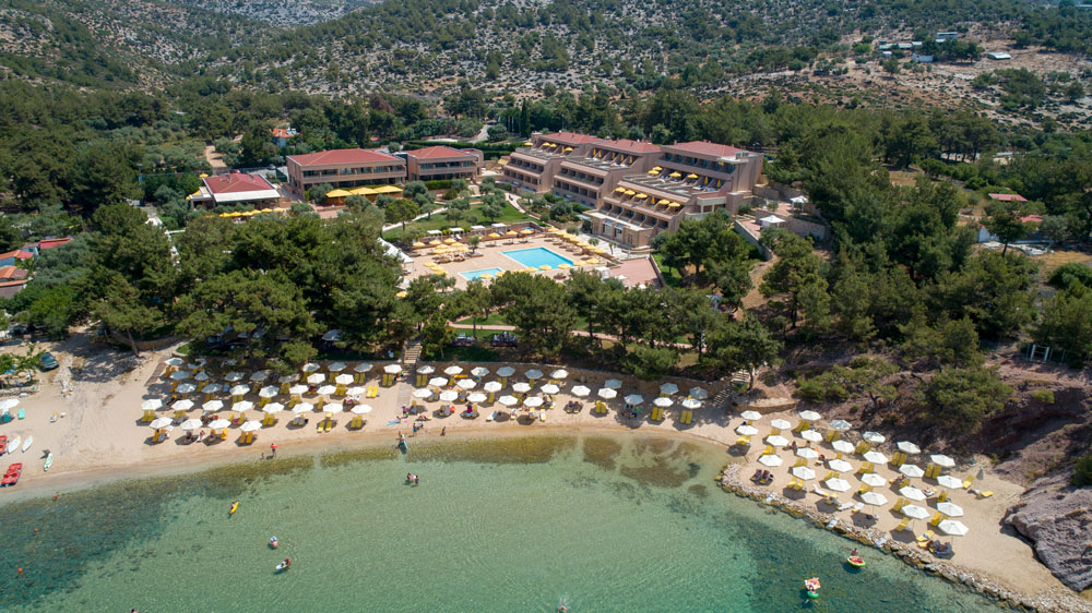Майски празници: 3 нощувки със закуски и вечери в хотел Royal Paradise Beach 5*, о.Тасос, Гърция!