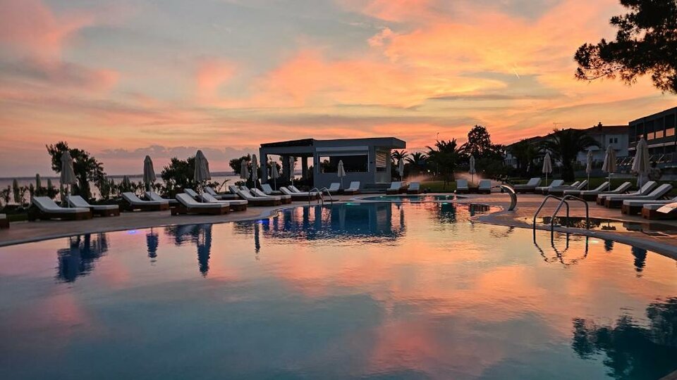3 нощувки, All Inclusive в хотел Sea Coast Resort 5*, Халкидики, Гърция през Май!