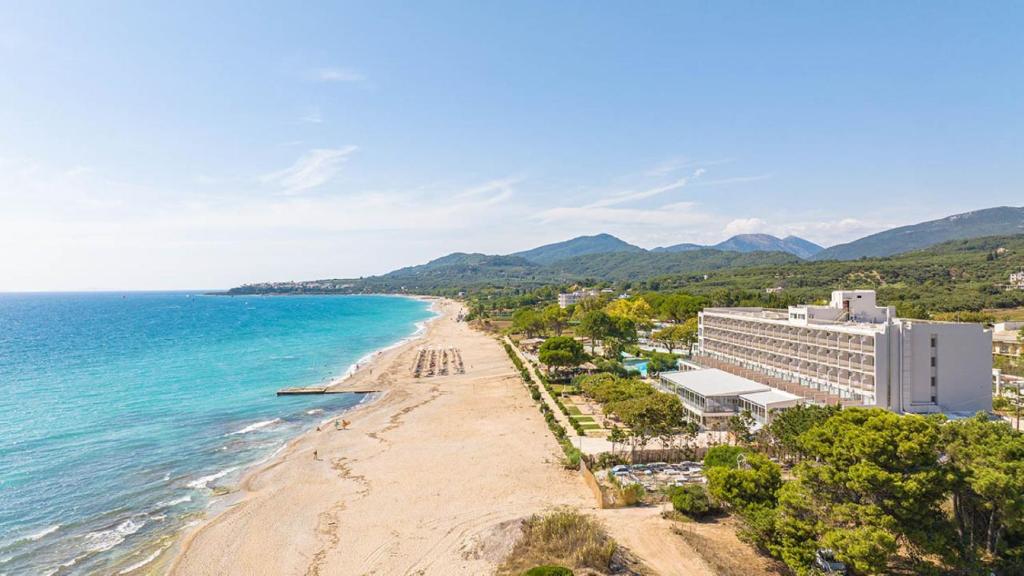 7 нощувки, All Inclusive в хотел Ninos Grand Beach Resort 4*, Йонийско крайбрежие, Гърция през Септември! Дете до 7.99г. – безплатно!
