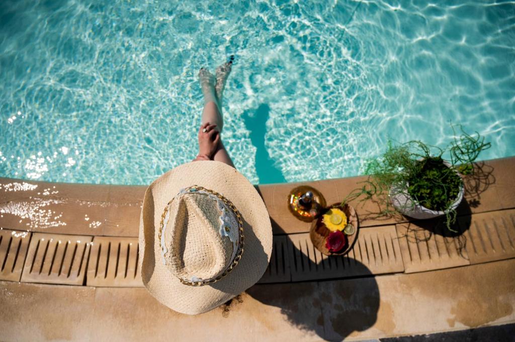 3 нощувки със закуски в хотел Ostria Sea Side Hotel 4*, Халкидики, Гърция през Май! Дете до 11.99г. – безплатно!